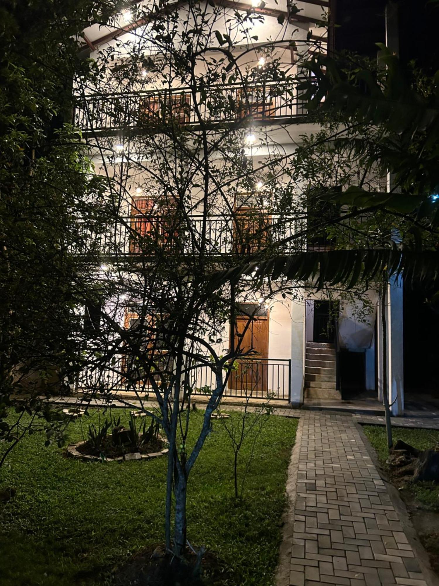 Thomasz Lodge 캔디 외부 사진