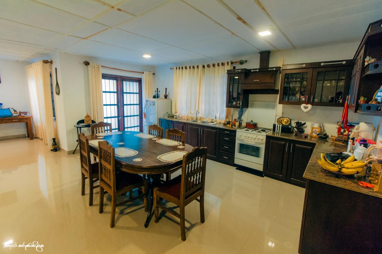 Thomasz Lodge 캔디 외부 사진